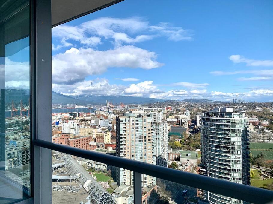 バンクーバーDowntown 3Br/2Ba+Views+Skytrain+Free Parkingアパートメント エクステリア 写真