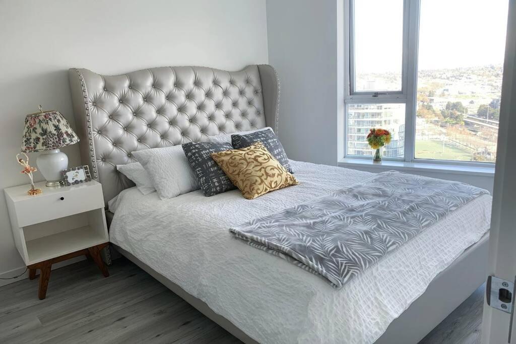 バンクーバーDowntown 3Br/2Ba+Views+Skytrain+Free Parkingアパートメント エクステリア 写真