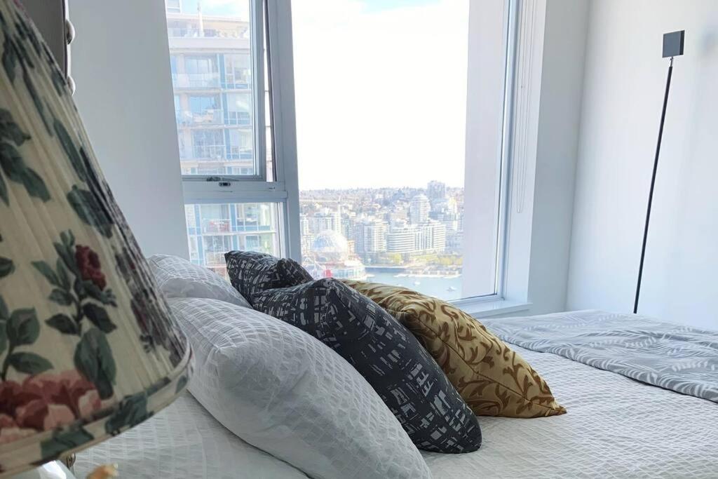 バンクーバーDowntown 3Br/2Ba+Views+Skytrain+Free Parkingアパートメント エクステリア 写真