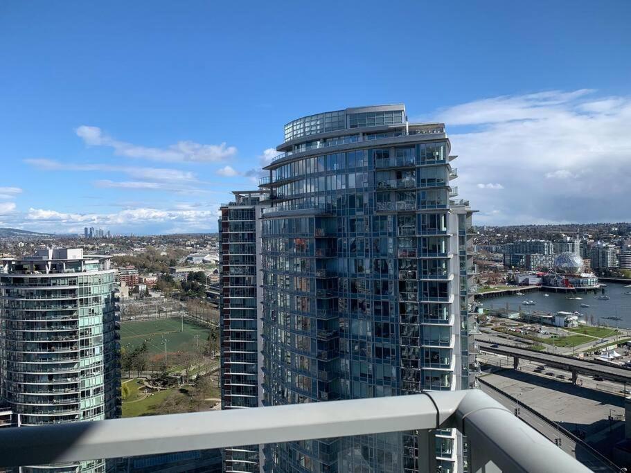 バンクーバーDowntown 3Br/2Ba+Views+Skytrain+Free Parkingアパートメント エクステリア 写真