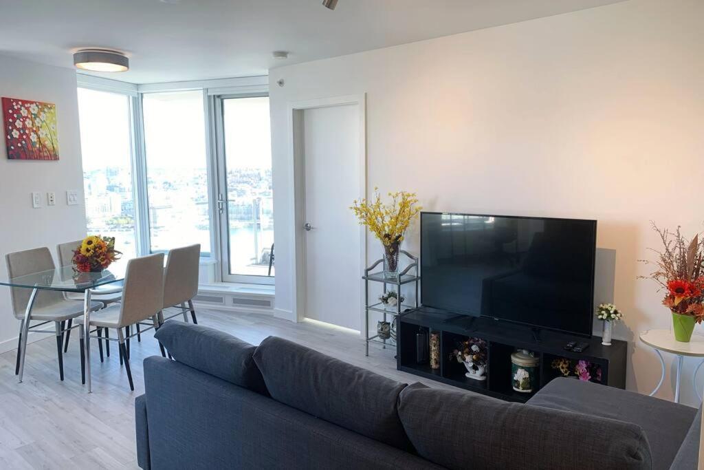 バンクーバーDowntown 3Br/2Ba+Views+Skytrain+Free Parkingアパートメント エクステリア 写真