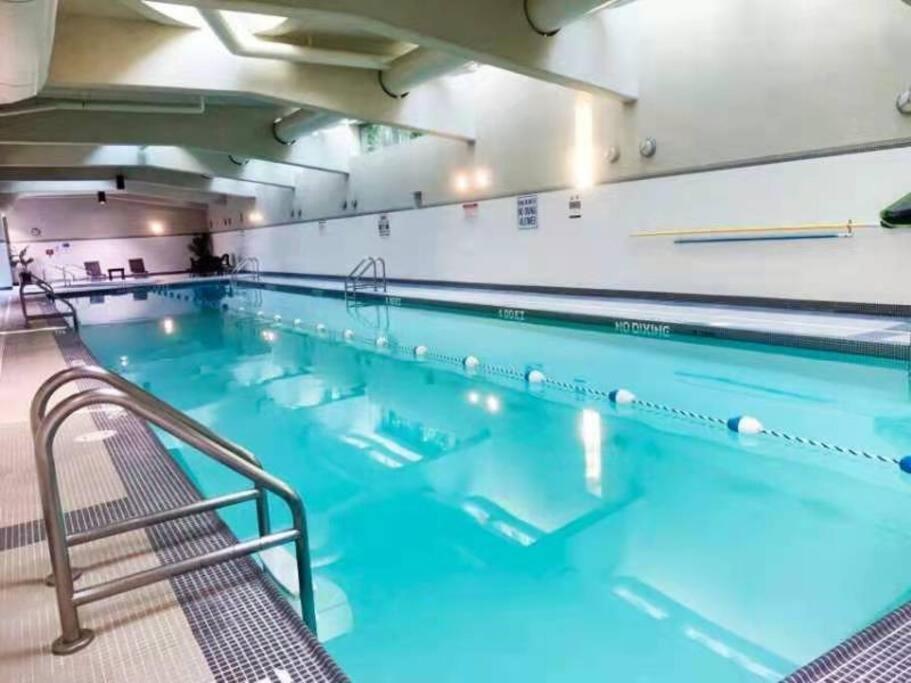 バンクーバーDowntown 3Br/2Ba+Views+Skytrain+Free Parkingアパートメント エクステリア 写真