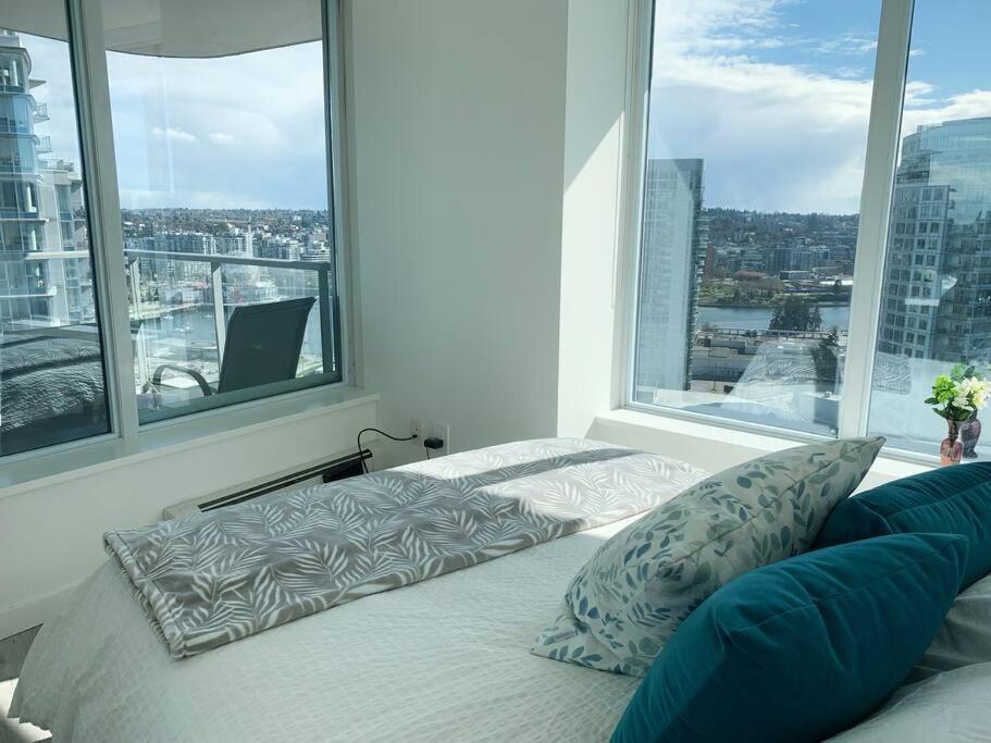 バンクーバーDowntown 3Br/2Ba+Views+Skytrain+Free Parkingアパートメント エクステリア 写真