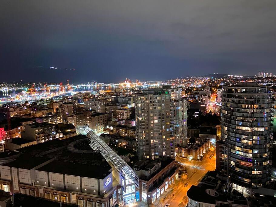 バンクーバーDowntown 3Br/2Ba+Views+Skytrain+Free Parkingアパートメント エクステリア 写真