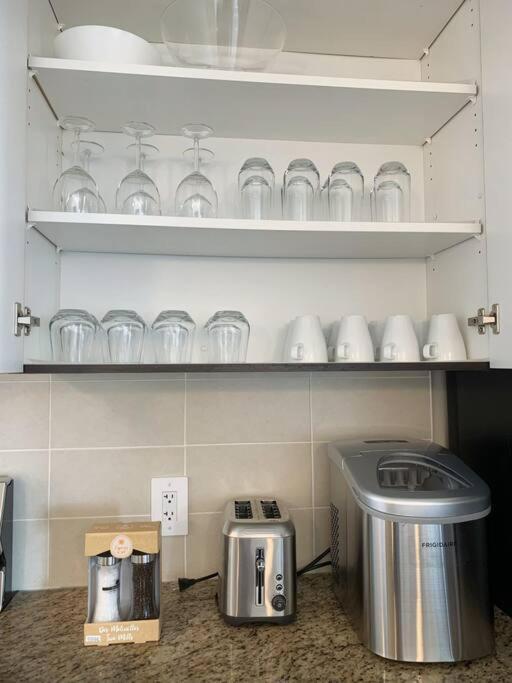 バンクーバーDowntown 3Br/2Ba+Views+Skytrain+Free Parkingアパートメント エクステリア 写真